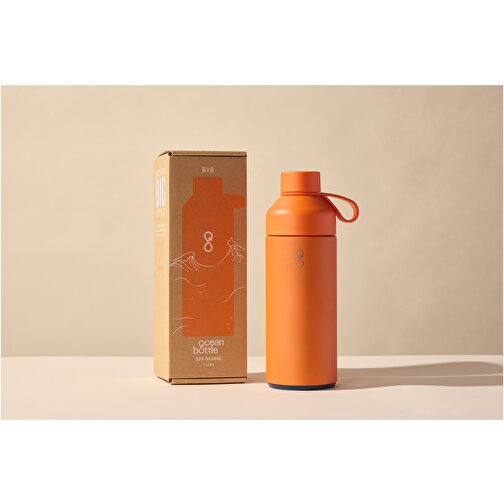 Big Ocean Bottle 1 L Vakuumisolierte Flasche , sun orange, Recycled stainless steel, 25% PET Kunststoff, 50% Recycelter PET Kunststoff, 25% Silikon Kunststoff, 26,20cm (Höhe), Bild 3